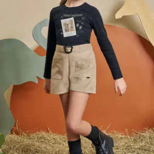 Conjunto de Blusa em Canelado e Shorts em Tecido Sarjado